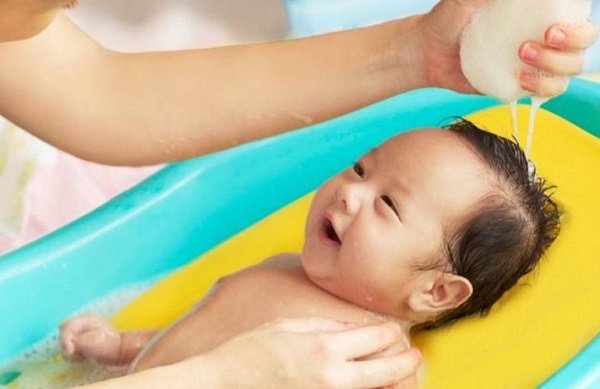 Start Giving Your Baby A Bath At Night